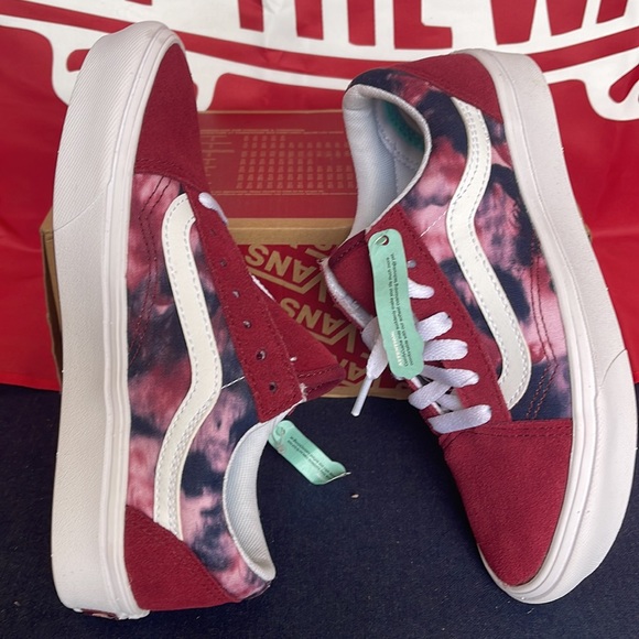 Vans Comfycush Old Sko
(Grunge Wash)Multi/Tiedye
VNOA5DYC9JZ
WMNS sneakers - Picture 12 of 16